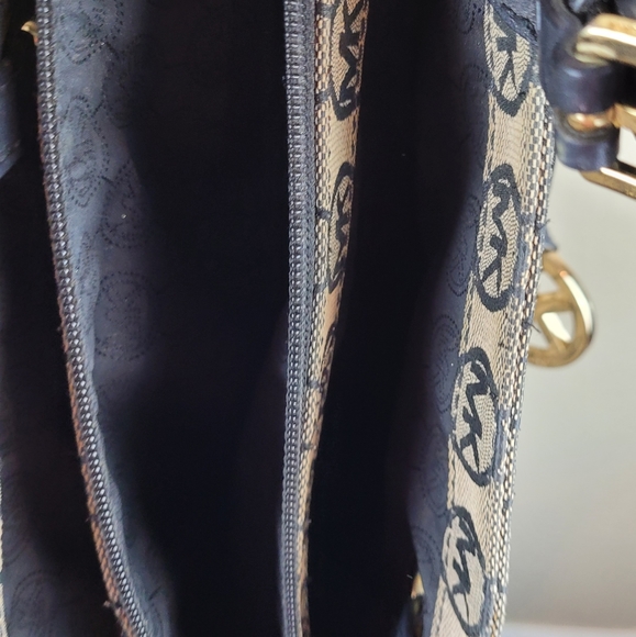 (1308)  Beautiful MICHAEL Michael Kors Womens Handbag - Picture 5 of 14